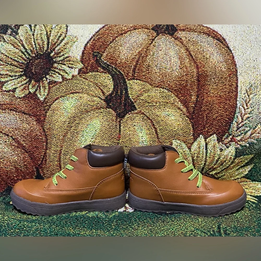 Oshkosh faux leather boots with green stretch laces